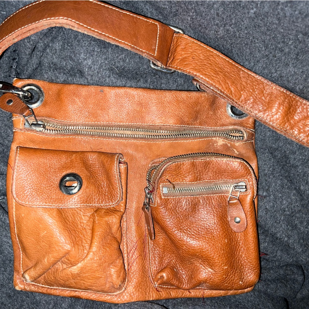Roots caramel brown village bag